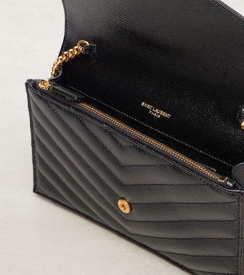 Cassandre Envelope Small leather wallet on chain | Saint Laurent