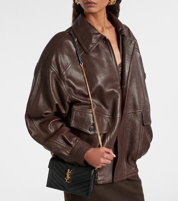 Cassandre Envelope Small leather wallet on chain | Saint Laurent