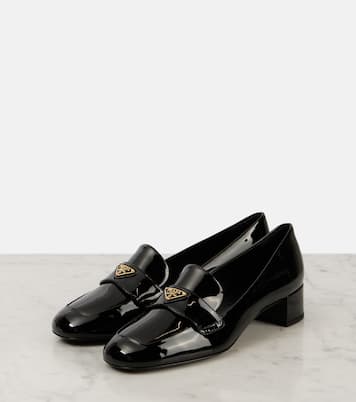 Salones de charol con logo | Prada