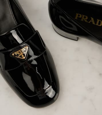Salones de charol con logo | Prada