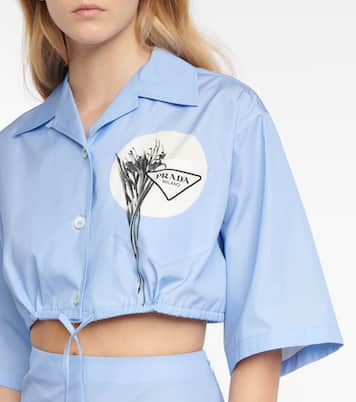 Camicia cropped in cotone con stampa | Prada