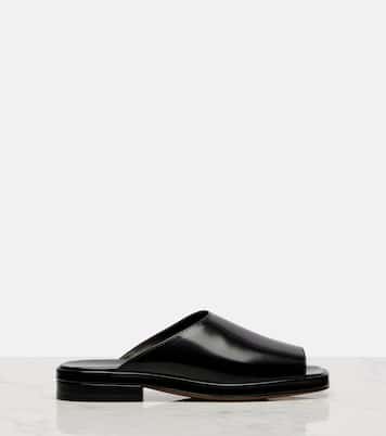 Pantoletten Emi aus Lackleder | The Row