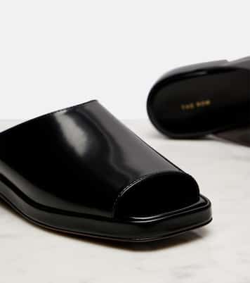 Pantoletten Emi aus Lackleder | The Row