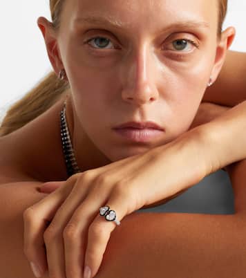 Twin Heart 18kt white gold and enamel ring with diamonds | Kamyen