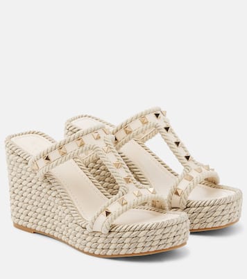 Sandalias Rockstud de piel con cuña | Valentino Garavani