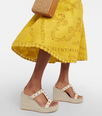 Sandalias Rockstud de piel con cuña | Valentino Garavani