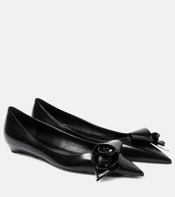 Ballerine in pelle con applicazione floreale | Prada