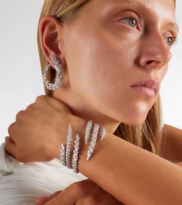 18kt white gold cuff bracelet with diamonds | Yeprem