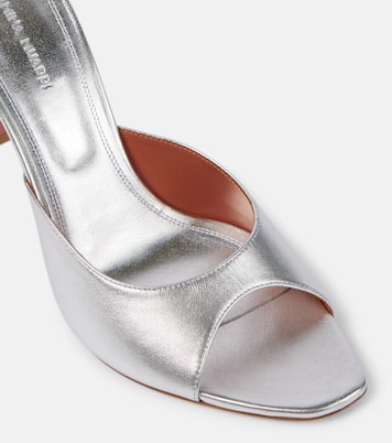 Pantoletten Alexa 95 aus Metallic-Leder | Amina Muaddi