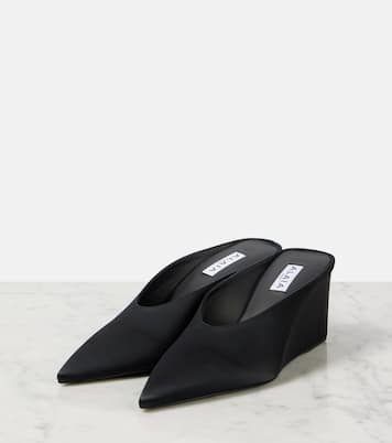 Mules compensées Cube 75 en satin | Alaïa