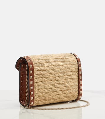 Schultertasche Rockstud Mini aus Raffiabast | Valentino Garavani