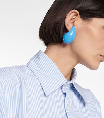 Orecchini Drop in argento bagnato in oro 18kt e smalto | Bottega Veneta