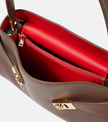 Hug Medium leather shoulder bag | Ferragamo