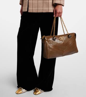 Growl Medium leather tote bag | Valentino Garavani