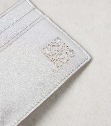 Kartenetui Anagram Puffer aus Metallic-Leder | Loewe