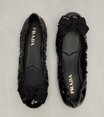 Bow-detail patent leather ballet flats | Prada