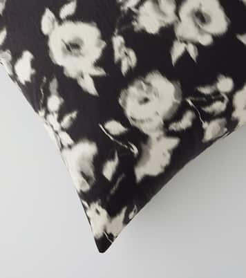 Astrantia cushion | The House of Lyria