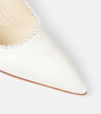 Salones Kifat 70 de satén adornados | Manolo Blahnik