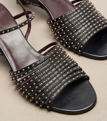 Sandalias con cuña Drew de piel con tachuelas | Khaite
