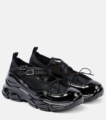 Schuhe Crystal Buckle Tracker mit Lackleder | Simone Rocha