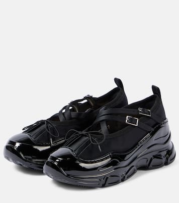 Schuhe Crystal Buckle Tracker mit Lackleder | Simone Rocha
