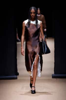 Vestido midi en mezcla de seda | Prada