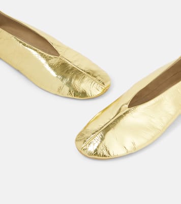 Ballerinas Stella aus Metallic-Leder | The Row