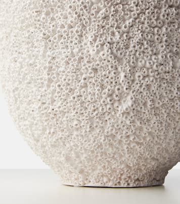 Sunao ceramic vase by Kristian Sofus Hansen and Tommy Hyldahl | 101 Copenhagen