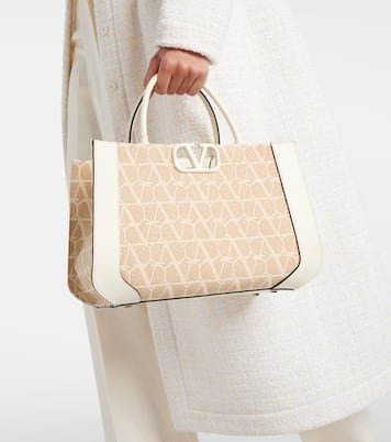 VLogo Signature Toile Iconographe Medium tote bag | Valentino Garavani