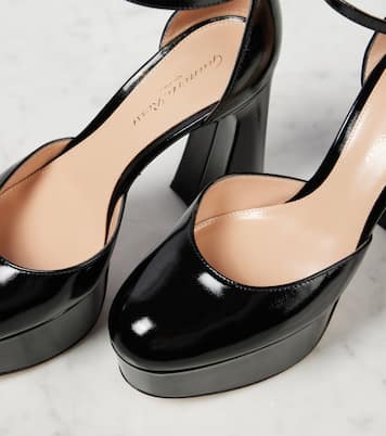Salones con plataforma Bessie 100 de charol | Gianvito Rossi