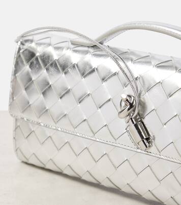 Andiamo Intrecciato编织金属感皮革手拿包 | Bottega Veneta