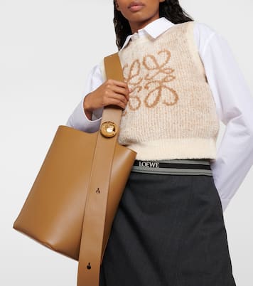 Pebble Medium leather bucket bag | Loewe