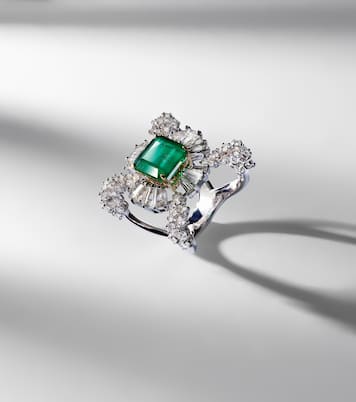 Reign Supreme 18kt white gold ring with emerald and diamonds | Yeprem
