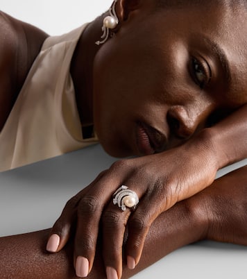 Pearlescent 18kt white gold ring with diamonds and pearl | Yeprem