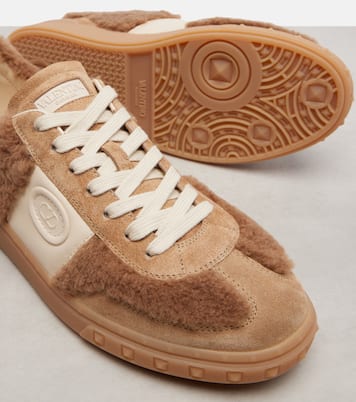 Baskets Upvillage en daim et fourrure synthétique | Valentino Garavani