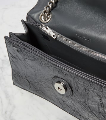 Schultertasche Crush Small aus Metallic-Leder | Balenciaga