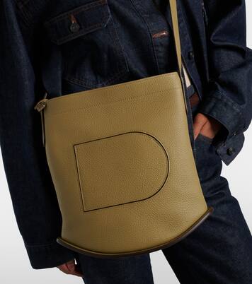 Pin Daily Medium leather tote bag | Delvaux