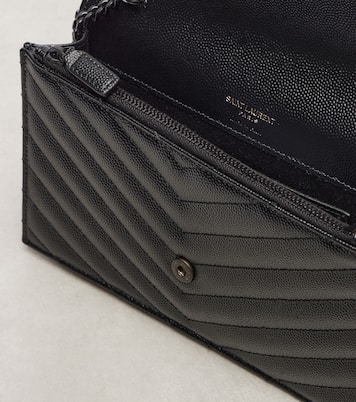 Cassandre Envelope Small leather wallet on chain | Saint Laurent