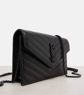 Cassandre Envelope Small leather wallet on chain | Saint Laurent