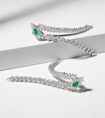 Orecchini Reign Supreme in oro bianco 18kt con diamanti e smeraldi | Yeprem