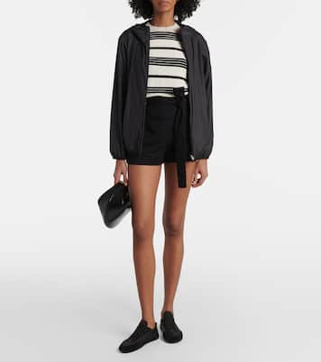 Shorts in gabardine con cintura | Moncler