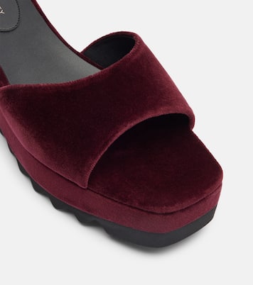Sneak Elyse velvet wedge mules | Stella McCartney