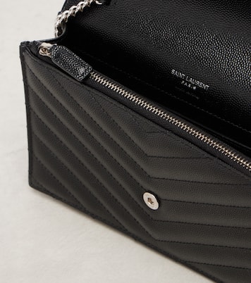 Portefeuille à chaîne Cassandre Envelope Small en cuir | Saint Laurent