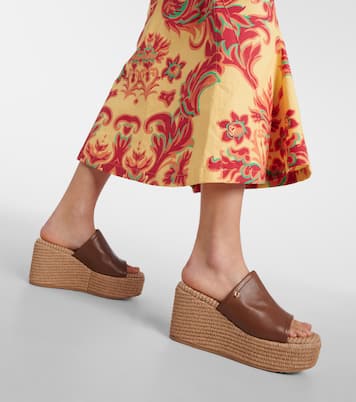 Mules compensées en cuir et raphia | Gianvito Rossi