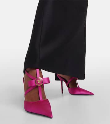 Salones de satén con Gianni Ribbon | Versace