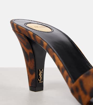 Mules Jill 75 en satin à motif léopard | Saint Laurent