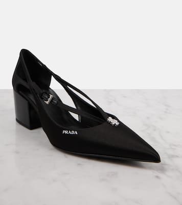 Salones de satén con aberturas adornados | Prada