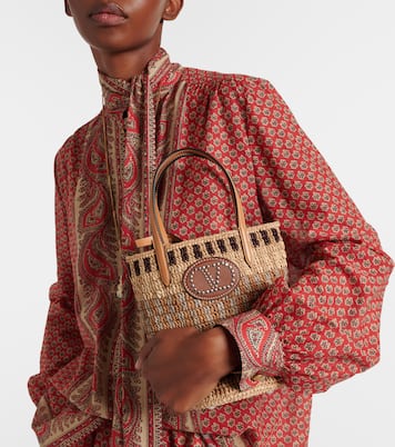 VLogo Signature Small raffia bucket bag | Valentino Garavani