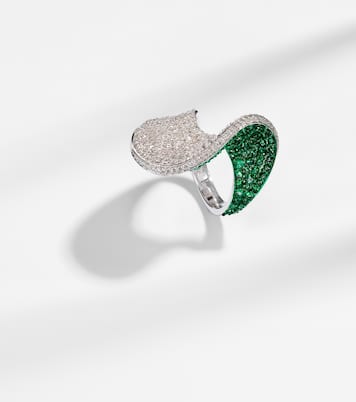 Anello in oro bianco 18kt con diamanti e smeraldi | Kamyen
