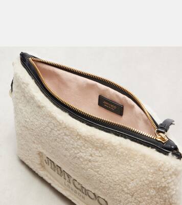 Bustina in shearling con logo e tracolla | Jimmy Choo